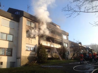 Gammelshausen: Wohnungsvollbrand im 2. OG - Vermutlich Verletzte